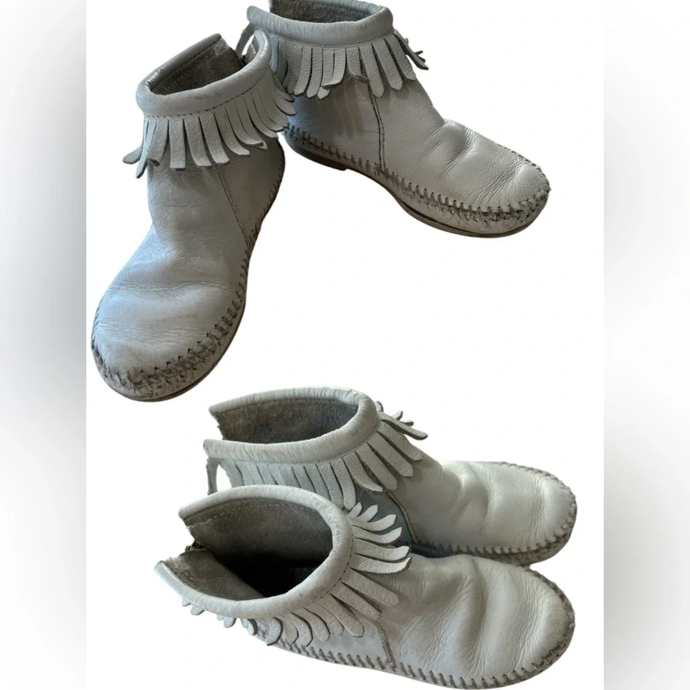 Toddler girls Minnetonka moccasins